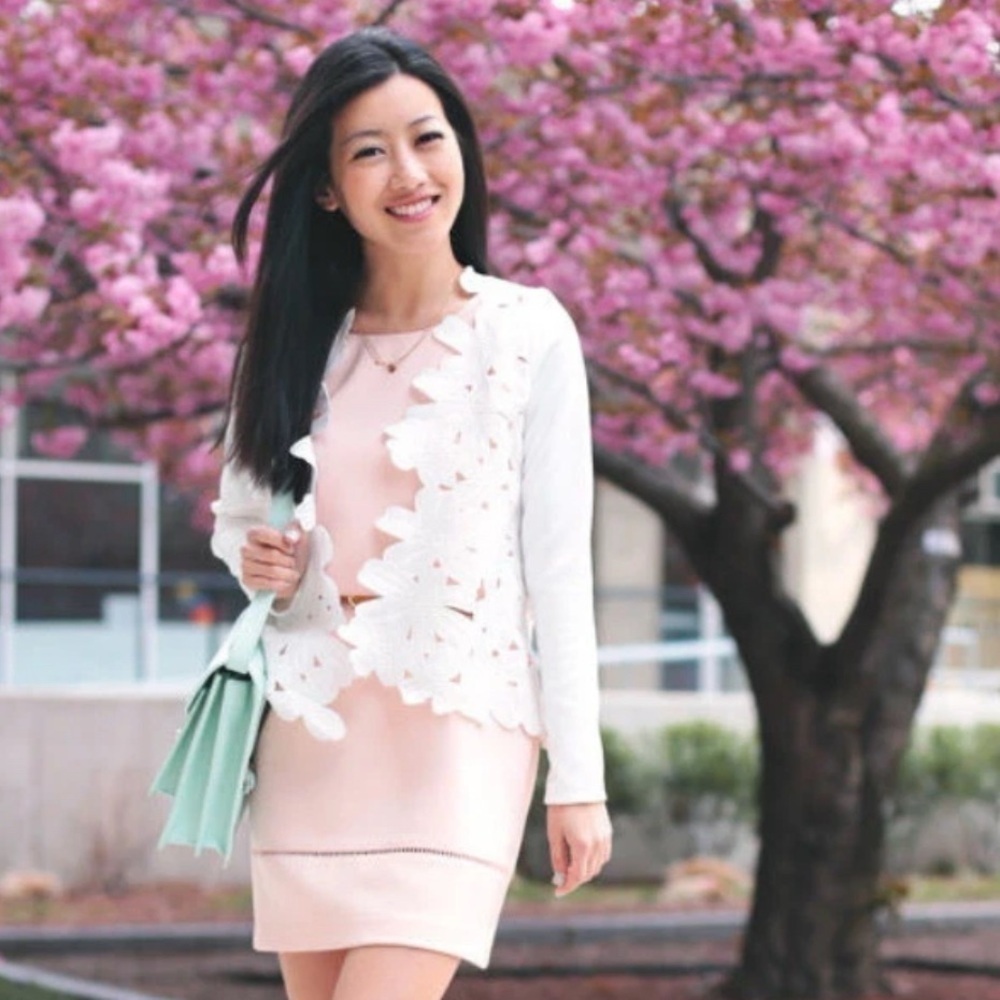 ANTHRO Sunday Brooklyn ROMANTIC Snow On Daisies XS Lace Embroidery Cut Out Cardi